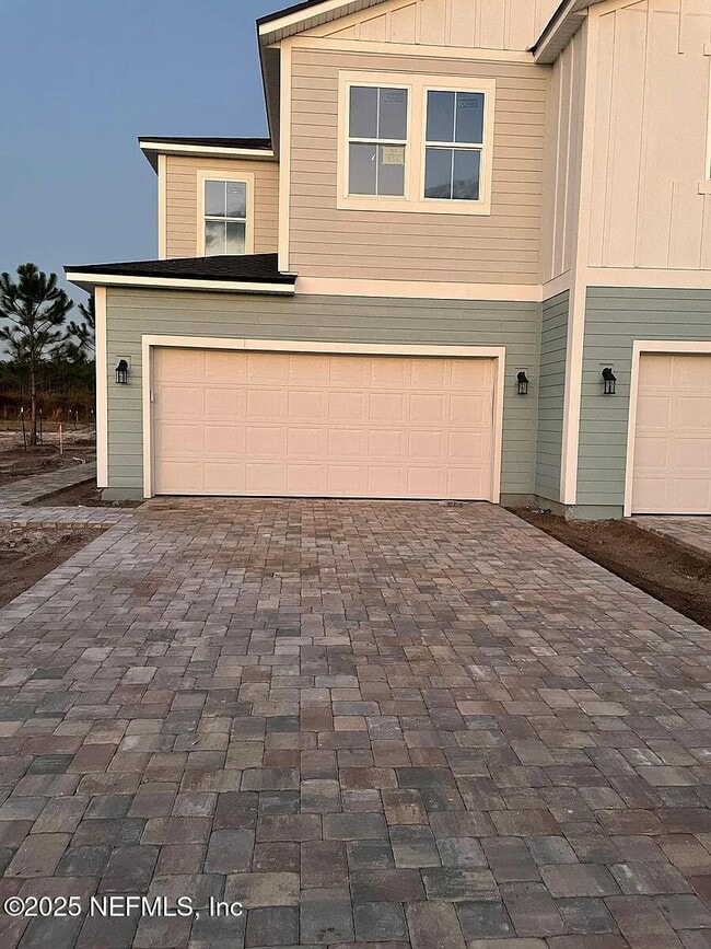 Building Photo - 355 Brandon Lks Dr