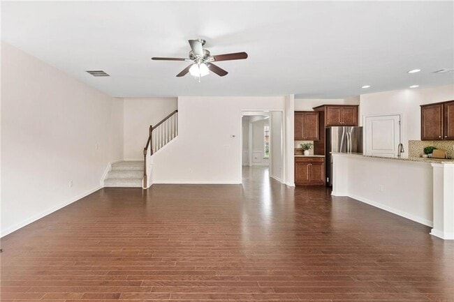 Building Photo - 522 Spring View Dr