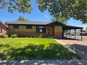 Building Photo - 3Bed 1Bath Ground Floor Unit Near Campus!!!!!