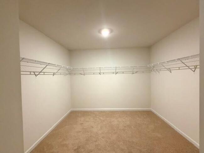 Building Photo - 526 Leven Dr