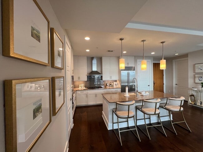 Building Photo - Spacious 2 bedroom 3 bath condo with office in City Lights!