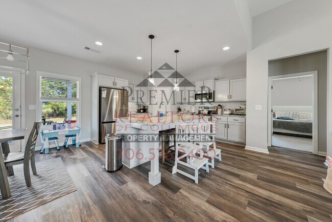 Building Photo - 13 Pebblebrook Ln