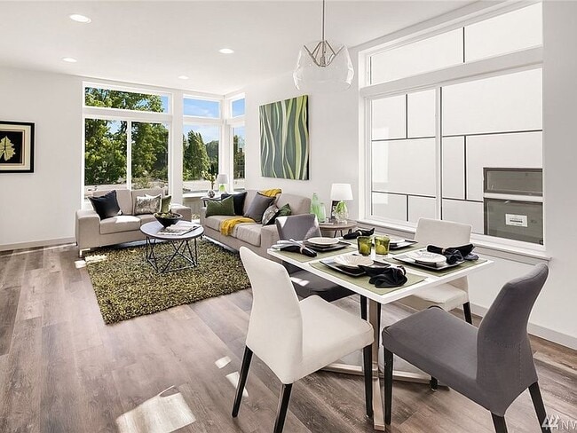 Building Photo - 1631 S King St