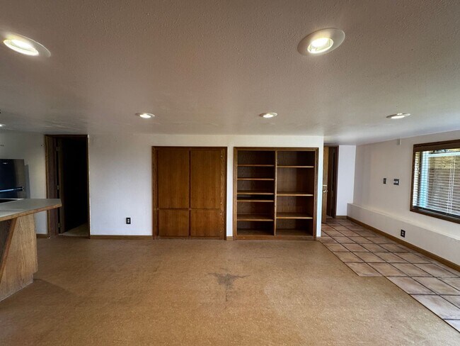 Building Photo - 2 Bedroom + Bonus Room + Loft Hansville Ho...