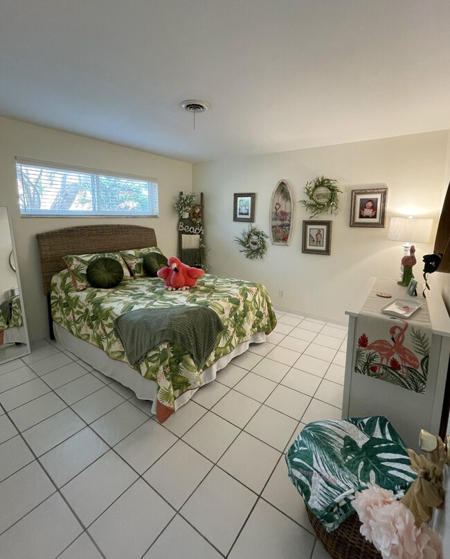 Building Photo - 266 NE Wavecrest Way