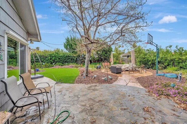 Building Photo - Massive Yard! 6 Bed / 2.5 Bath House on East Falls (Lease out, pending signatures. Check back in ...