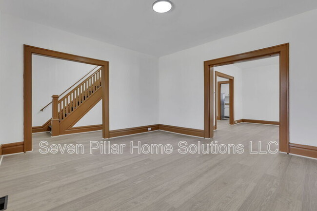 Building Photo - 121 S Terrace Ave