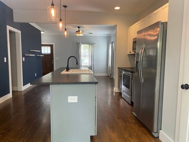 Building Photo - Beautiful 3 Bed 2 Bath in Madison - Newer Construction