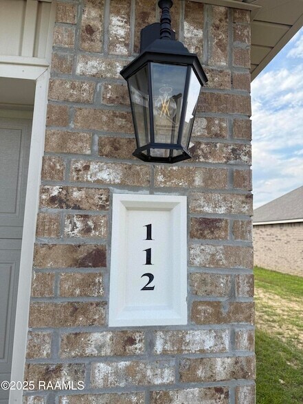 Building Photo - 112 Broussard Hl Dr