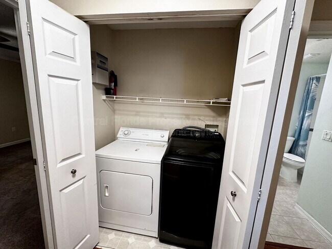 Building Photo - 1969 Summer Club Dr