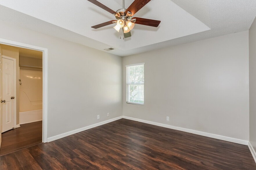 Building Photo - 1443 Rochester Dr