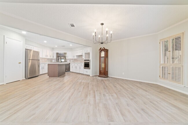 Building Photo - 154 Old Bridge Lake St