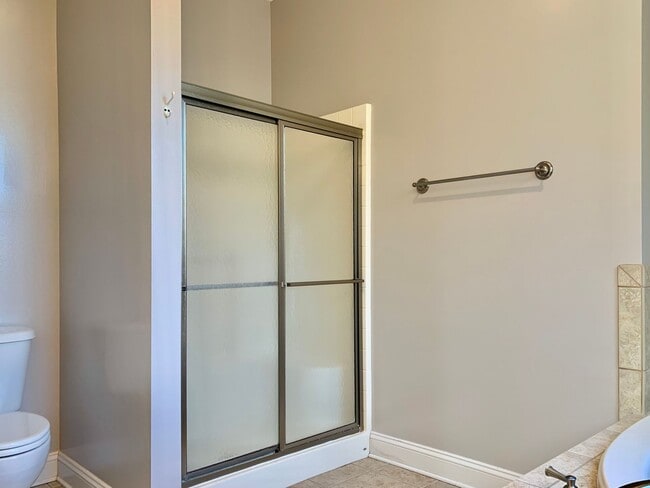 Building Photo - Great Home in Gated Community with Bonus Room!