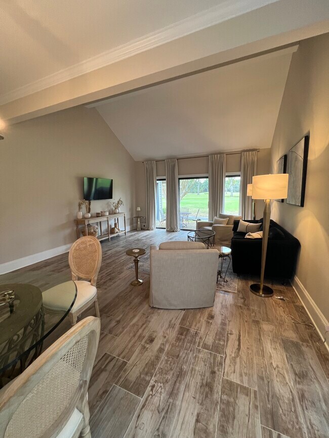 Building Photo - 60 Carnoustie Rd