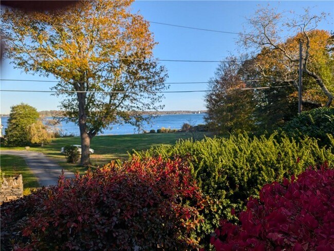 Building Photo - 25 Waterway