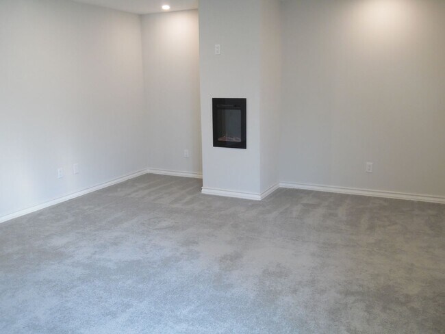 Building Photo - 4715 Lafayette Ave