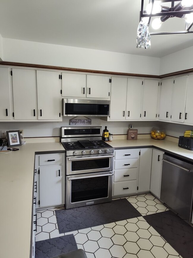 Building Photo - Three bedroom, two bathroom house with private beach access to White Bear Lake.