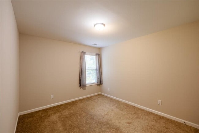 Building Photo - 221 Winterset Cir