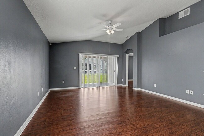 Building Photo - 30936 Baclan Dr