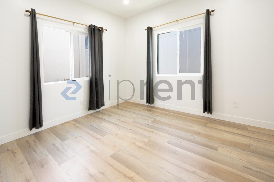 Building Photo - Unit