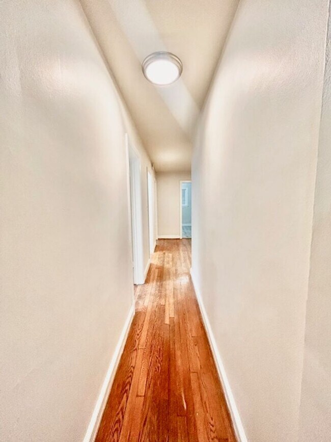 Building Photo - 4534 Avondale St