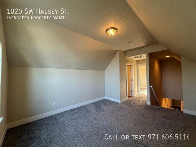 Building Photo - 1020 SW Halsey St