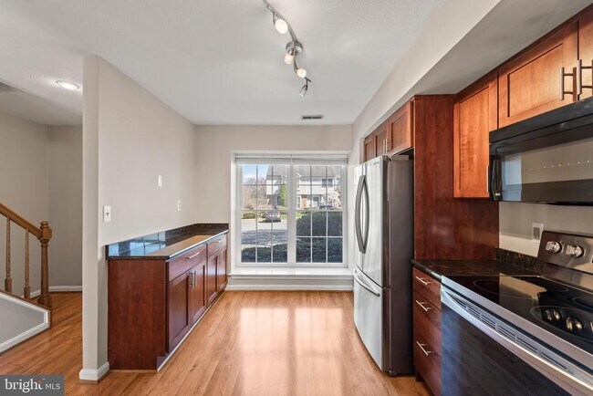 Building Photo - 21673 Hazelnut Square