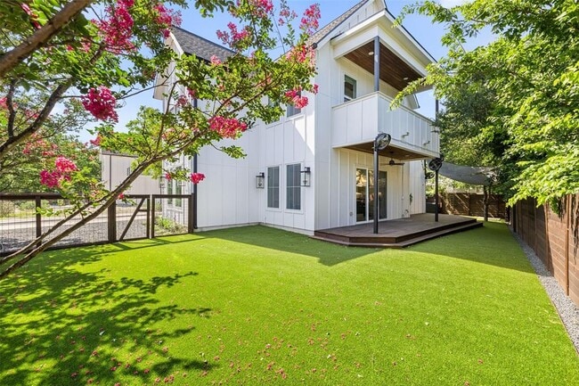 Building Photo - 5601 Jackie Robinson St