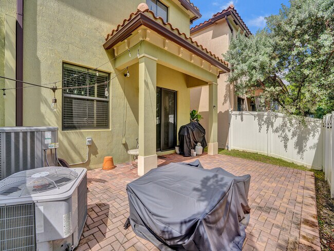 Building Photo - 5804 NW 46th Ln