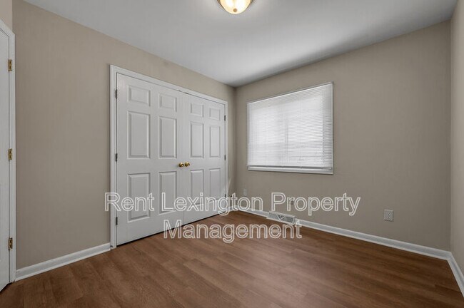 Building Photo - 833 Malabu Dr