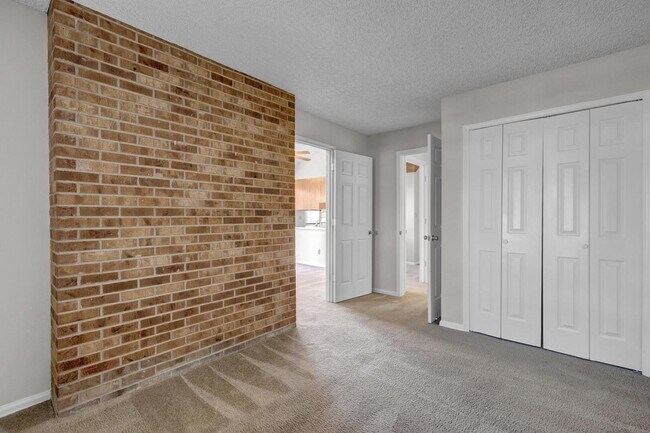 Building Photo - "Charming 2-Bedroom Townhouse in Colorado ...