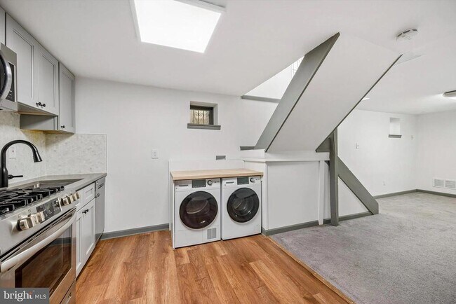 Building Photo - 2036 Mt Vernon St