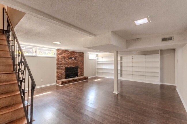 Building Photo - 3123 McGavock Pk