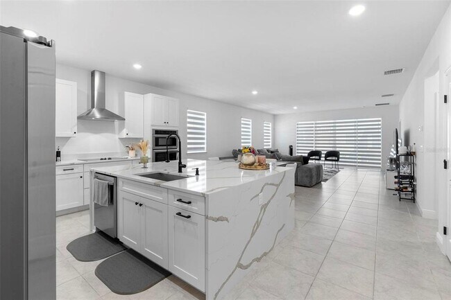 Building Photo - 4911 Shady Pnes Dr