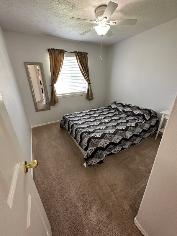 Building Photo - 270 E 15th N St