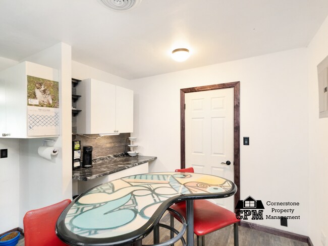 Building Photo - Cozy cul-de-sac home