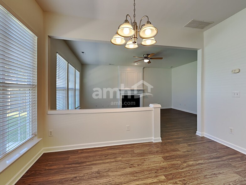 Building Photo - 1413 Cantwell Ct