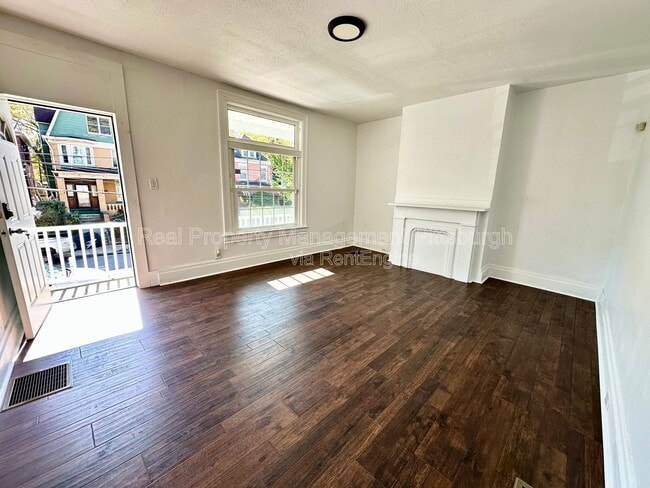 Building Photo - 1379 Paulson Ave