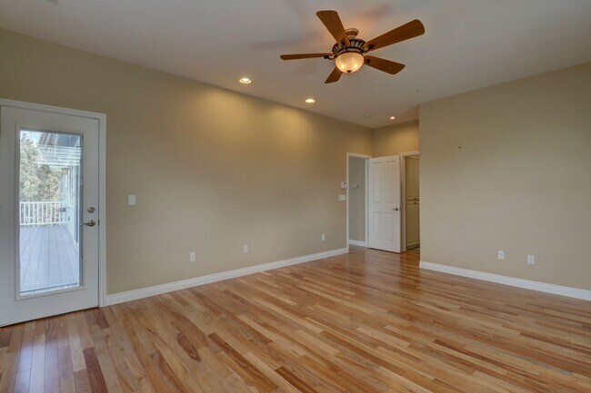 Building Photo - Incredible Home with Lake Views!