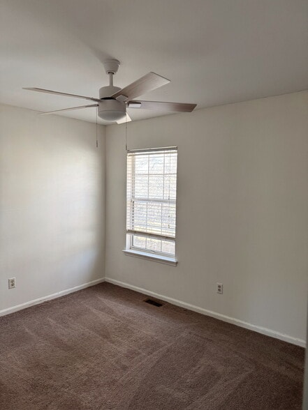 Building Photo - 103 Toura Ln