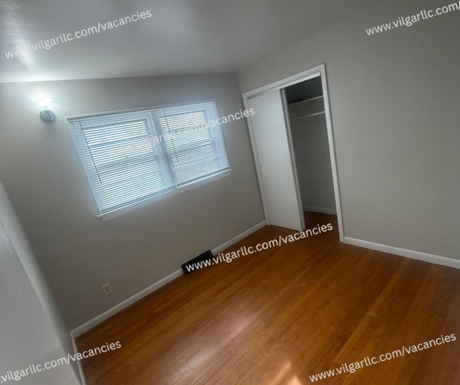 Building Photo - Updated 2-Bedroom • 1-Bathroom Home