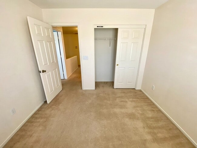 Building Photo - Nice 2-story home