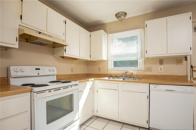 Building Photo - 981 Odom Dr