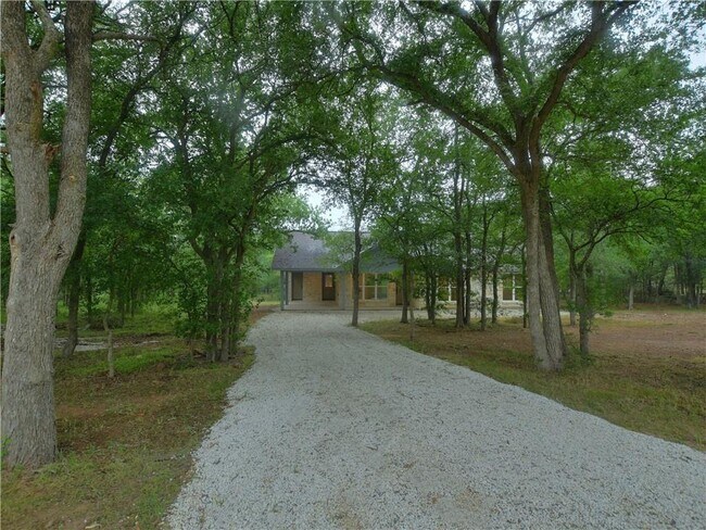 Building Photo - 208 Sendero Cove