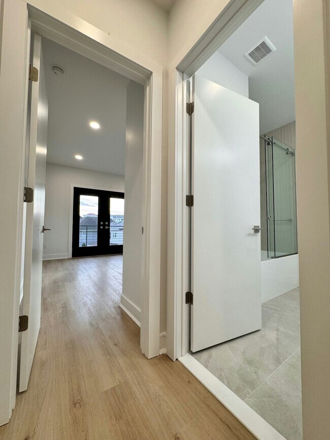 Building Photo - 85 W High St