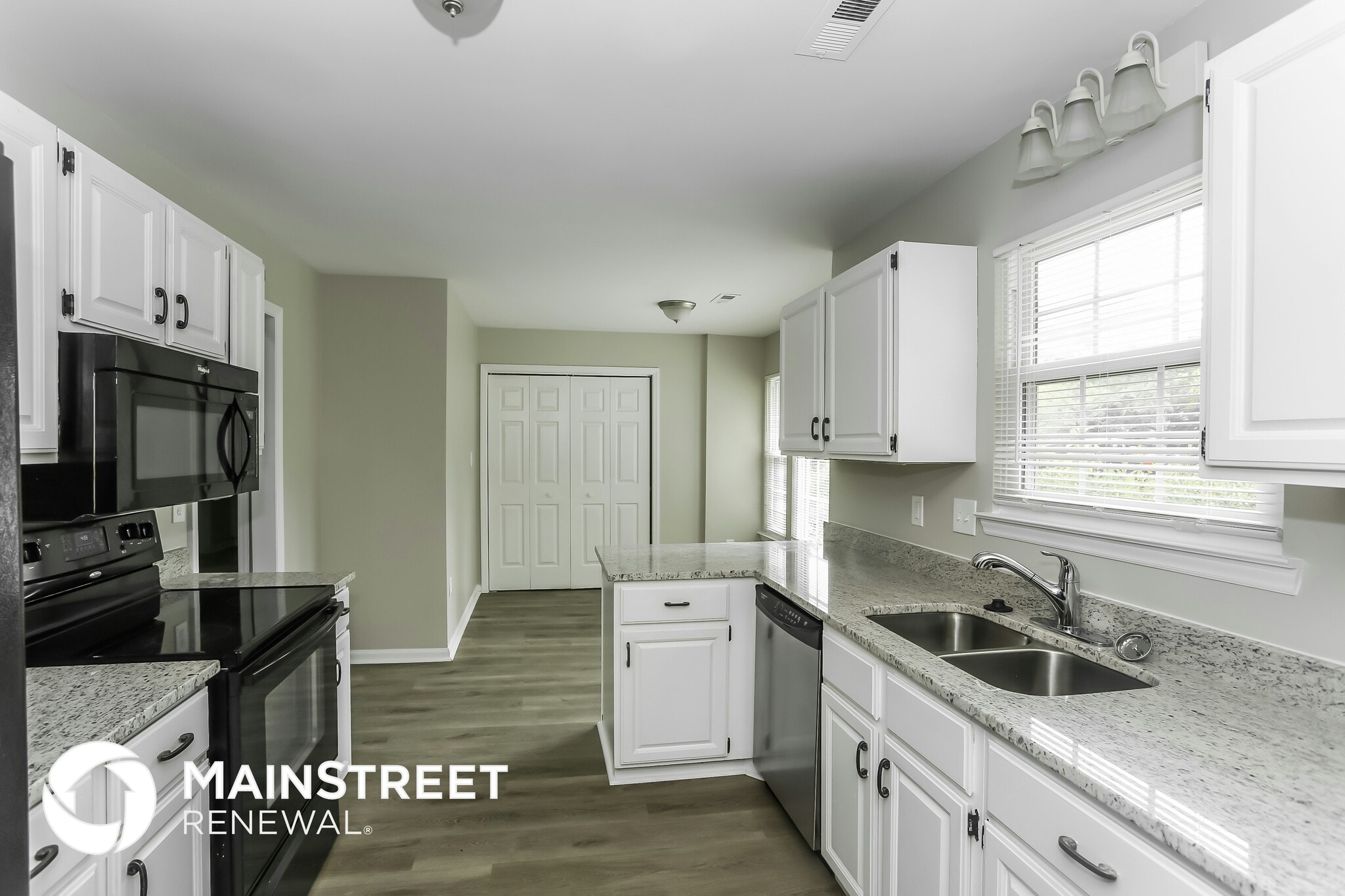 Building Photo - 10003 Greenwood Ct