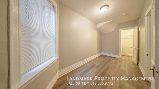 Building Photo - 2132 W Haddon-Unit 1