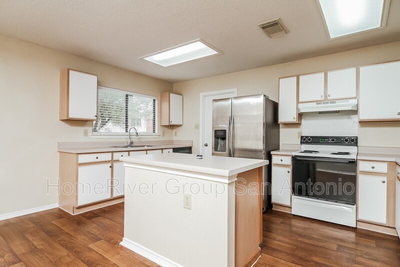 Building Photo - 8019 Chestnut Cedar Dr