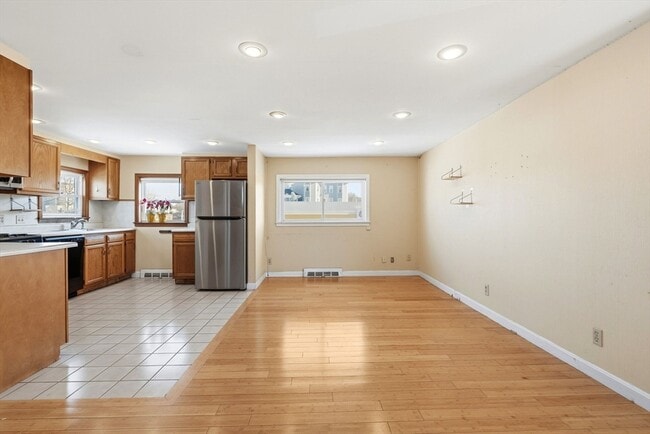 Building Photo - 187 Hampshire St