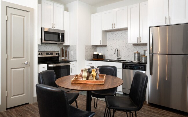 Building Photo - Residences at Saltillo | 4-6 Weeks Free | ...